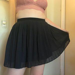 Uni Qlo navy pleated skirt